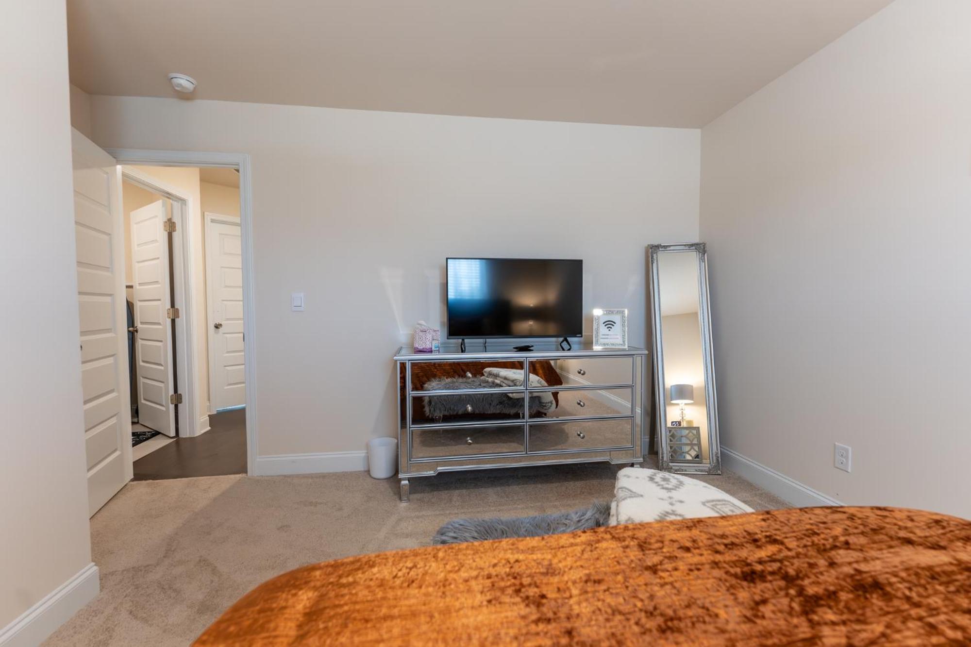 Luxury Bedroom With Private Bath ハンプトン エクステリア 写真