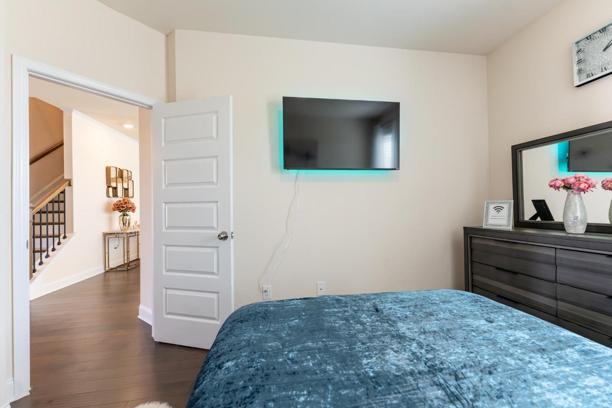 Luxury Bedroom With Private Bath ハンプトン エクステリア 写真